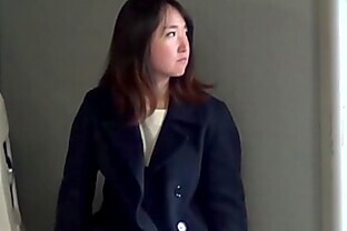 Japanese babe flashes